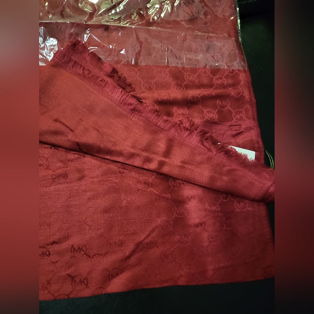 Scarf - Picture 6 of 11